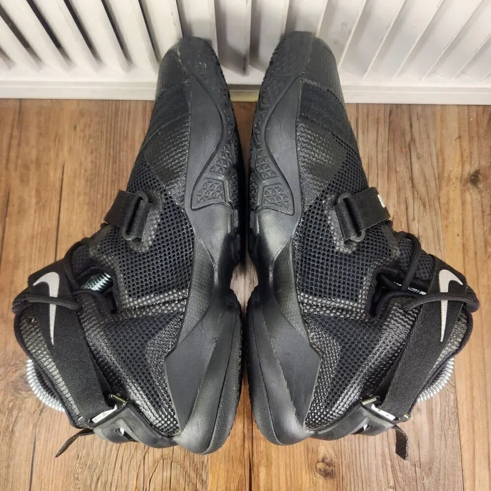 Nike Lebron Soldier 9 776471-001 Womens 6.5 (5Y) Black Basketball Sneakers Shoes